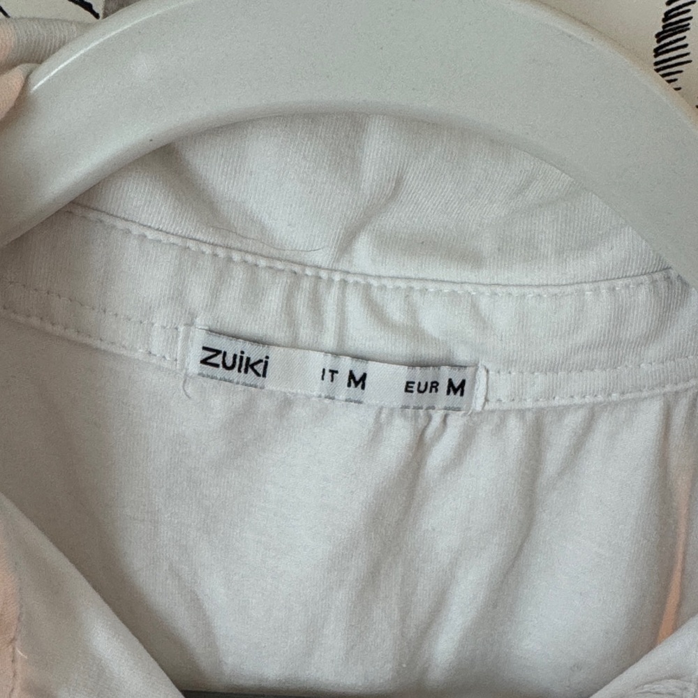 Corion Cropped White Sleeveless Button Down Shirt - Picture 2 of 3